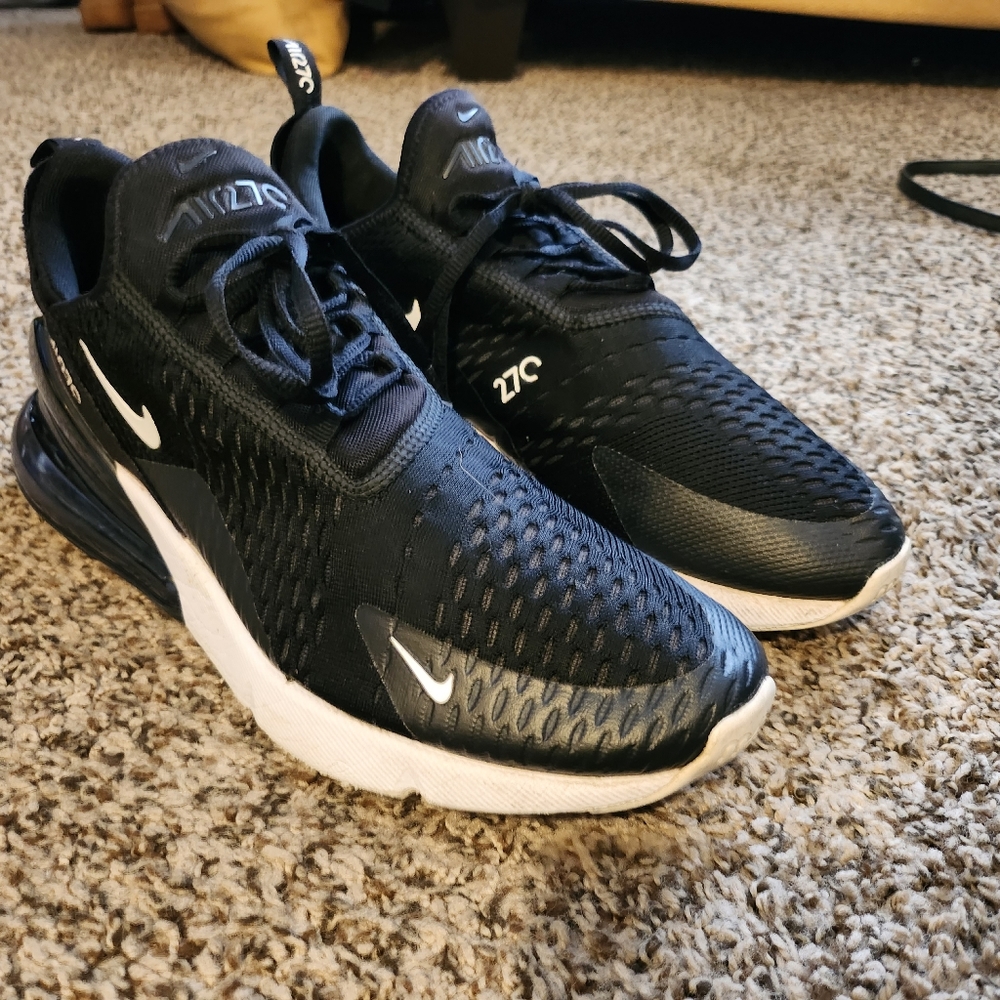 NIKE Air Max 270